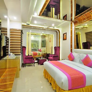 3* Hotel The Gold Regency - 02 Mins From Railway Station